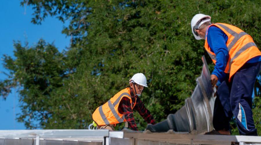 Expert Emergency Roof Repairs services in Maunie, IL